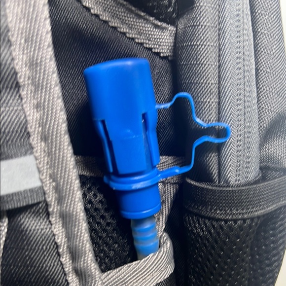 Gray Hydration Back Pack‎ -Ecogear (Water Dog) - Picture 5 of 7